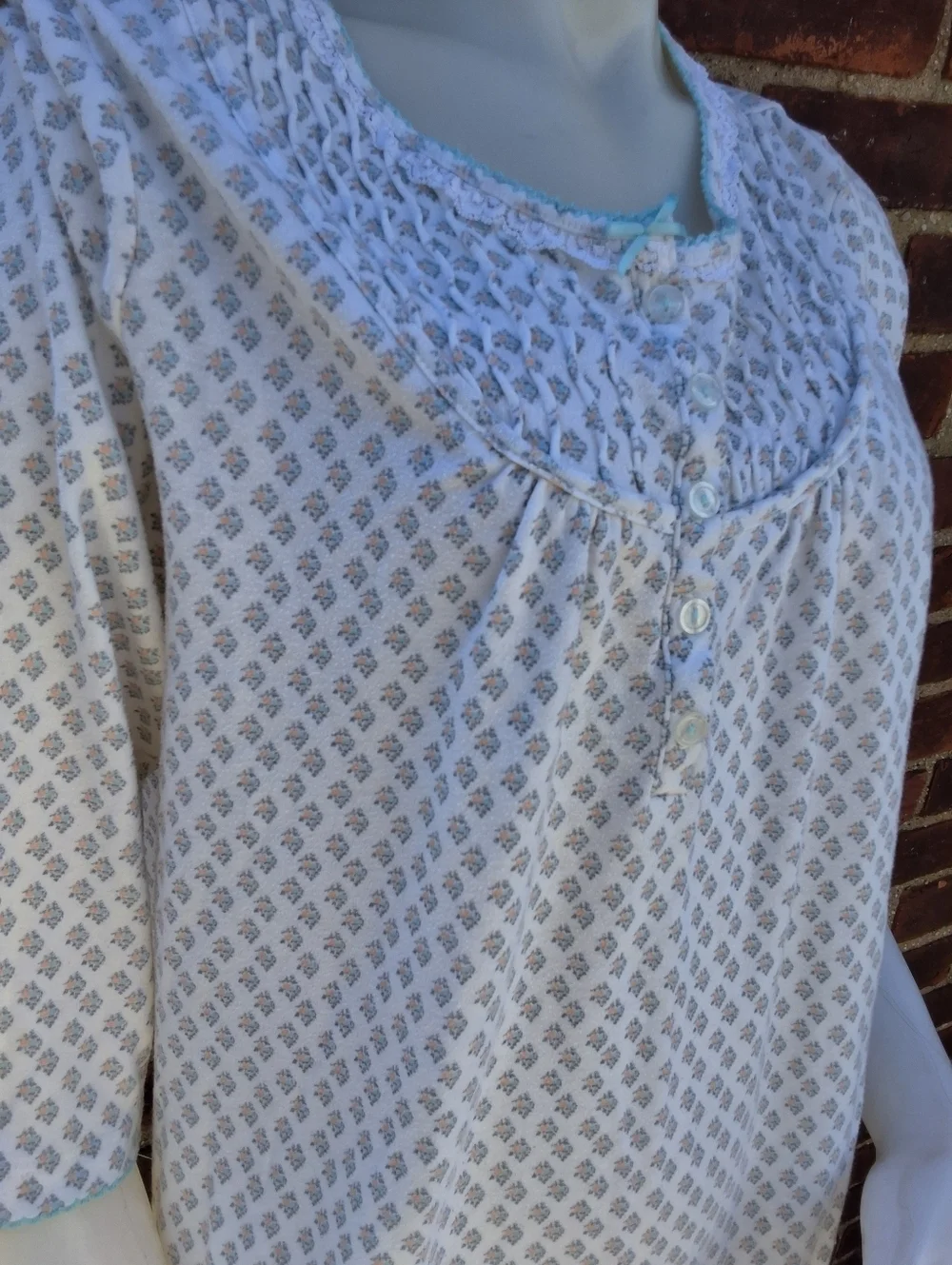 Miss Elaine Women’s XL Blue Floral Nightgown Long Sleeve Pintuck Cottagecore